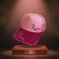 Rose Féline: Casquette rose léopard Trucker premium en édition limitée à 83 exemplaires