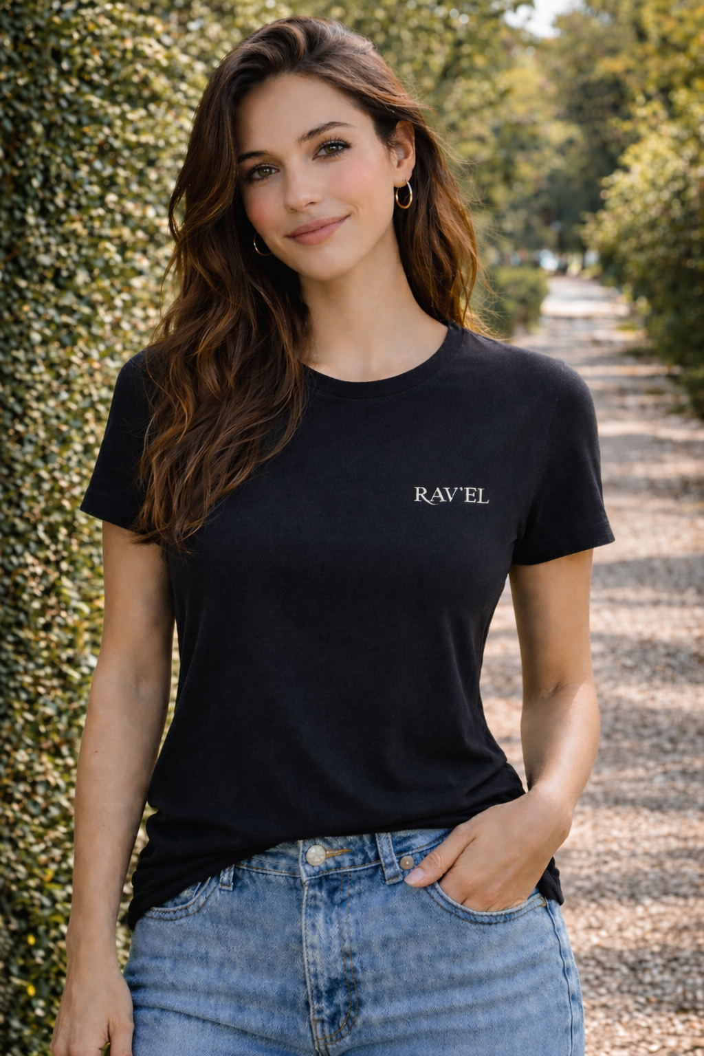 T-shirt noir brodé – Élégance intemporelle - RAV'EL