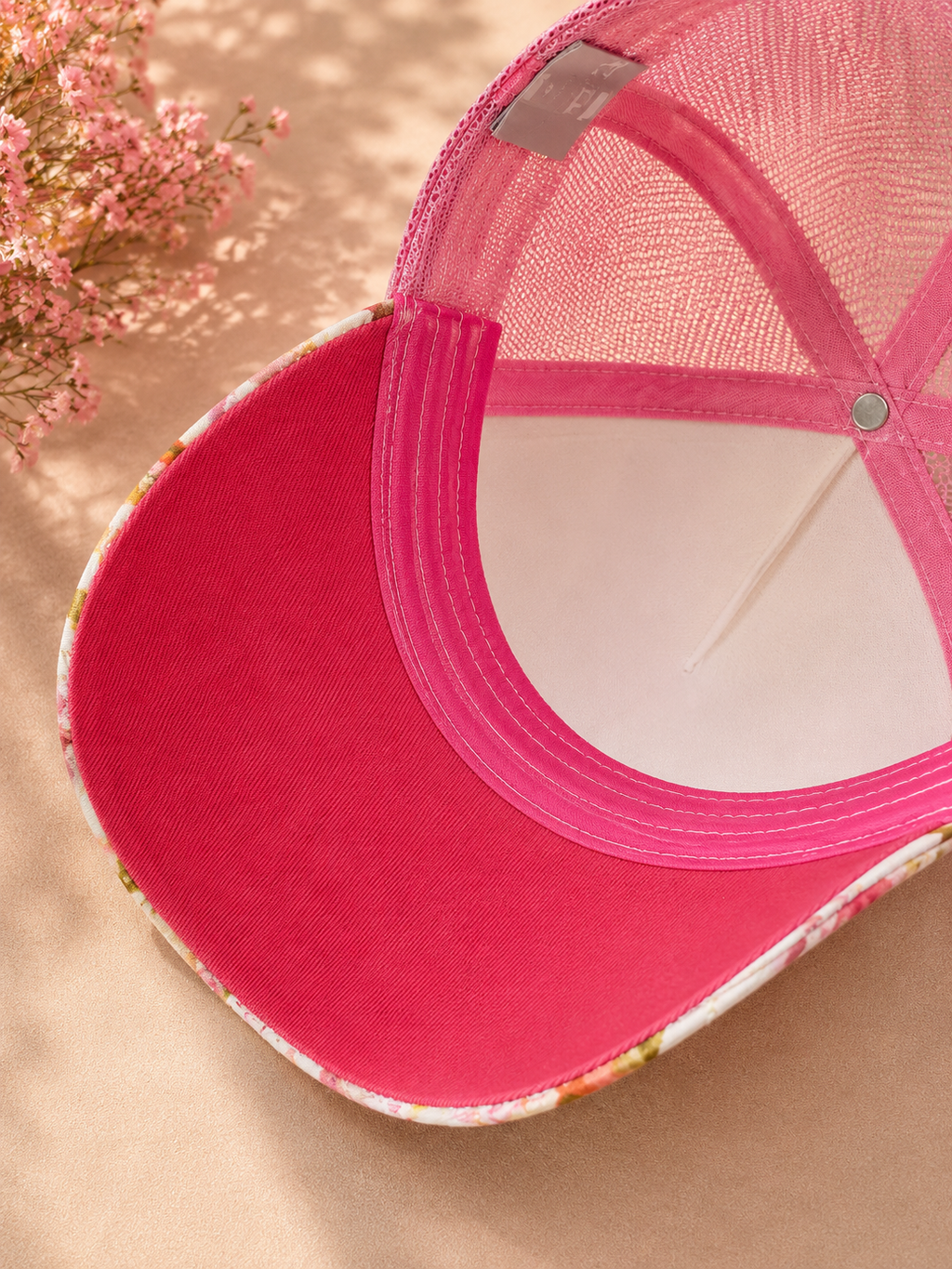 Rosabella: Casquette rose/grise Trucker premium en édition limitée collab Makaĩ