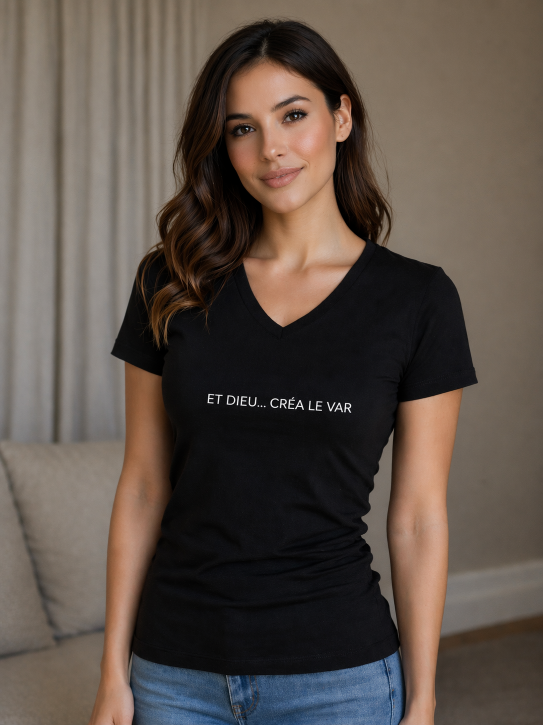 T-shirt noir brodé – Élégance intemporelle - ET DIEU...CRÉA LE VAR