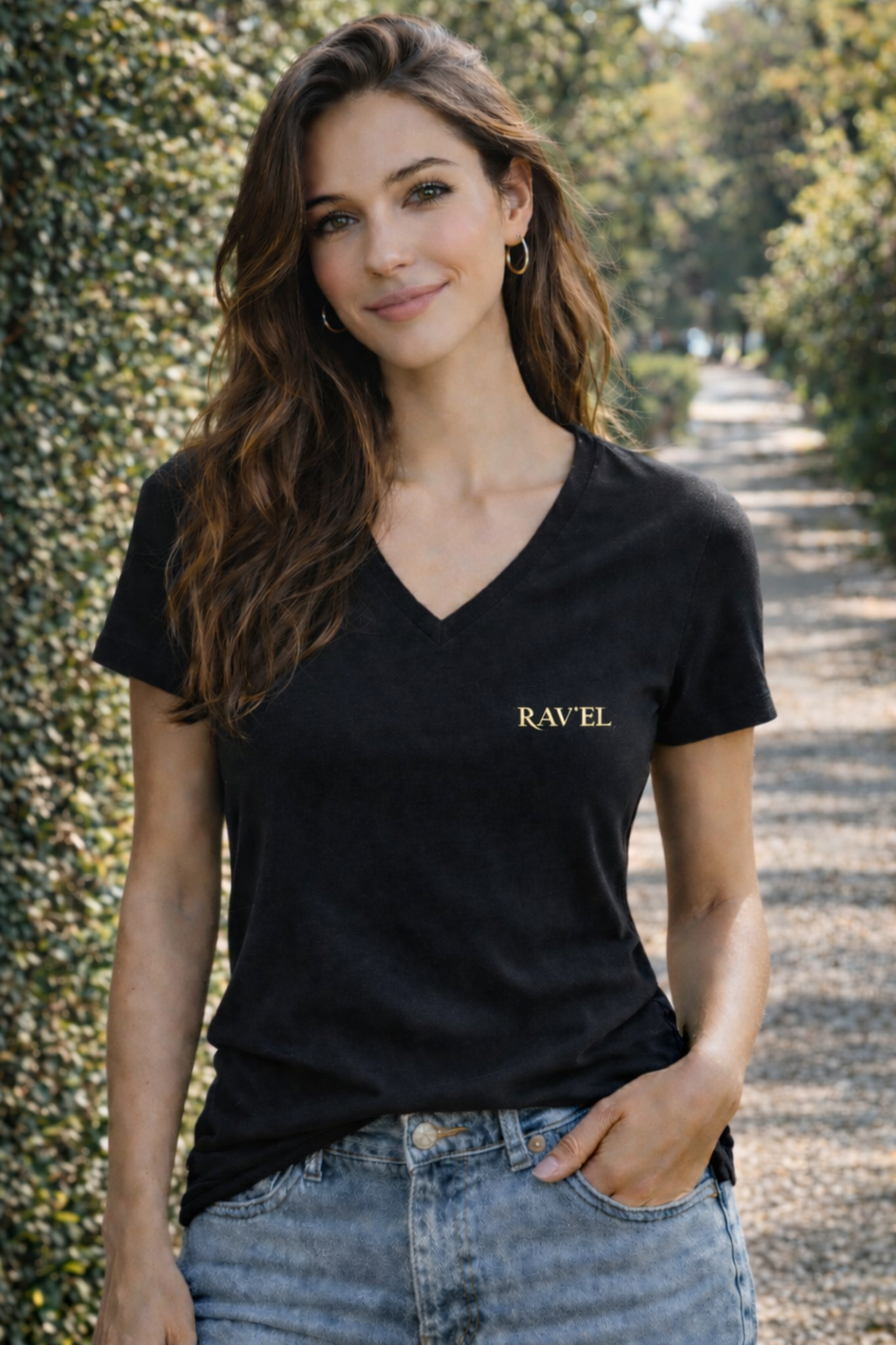 T-shirt noir brodé – Élégance intemporelle - RAV'EL